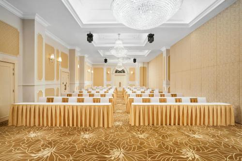Four Points by Sheraton Lang Sonにあるビジネスエリアまたは会議室