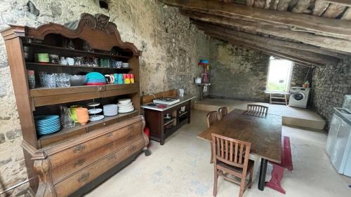 Kuchyň nebo kuchyňský kout v ubytování La Buse