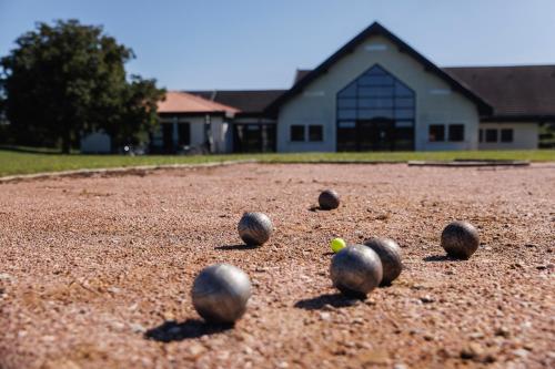 a group of balls sitting on a tennis court at Mont Vernon in Saint-Marcel