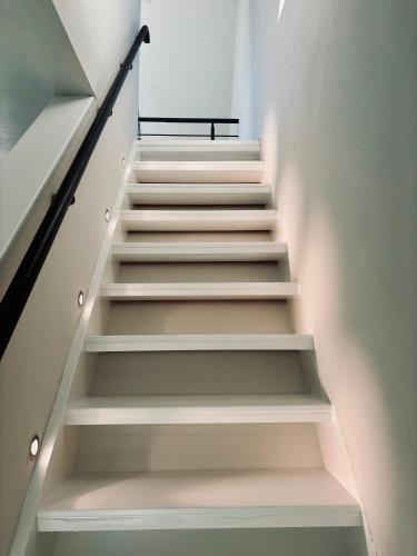 a staircase with white steps and a bench on it at KRABBES große Hafenliebe in Neustadt in Holstein