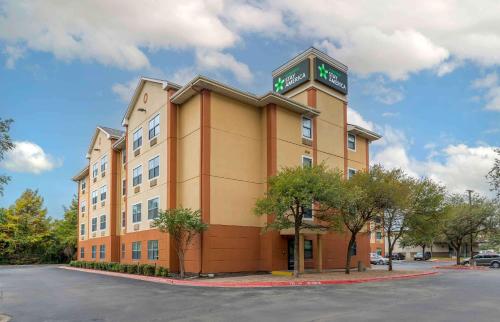 a hotel building with a sign on top of it at Extended Stay America Select Suites - Austin - Northwest - Lakeline Mall in Austin