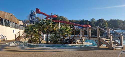 Bazén v ubytování Camping 5 étoiles piscines chauffées club enfants mobilhome premium 6pers nebo v jeho okolí
