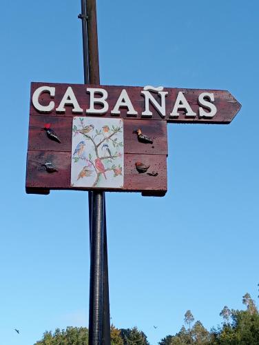 a sign for a casino with birds on it at Cabaña Los Pajaritos dos de Frutillar in Frutillar