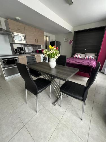 Studio confortable à La Ferrière-aux-Étangs - 25 m² avec sauna