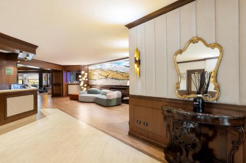 Posezení v ubytování Hotel Corona & Spa