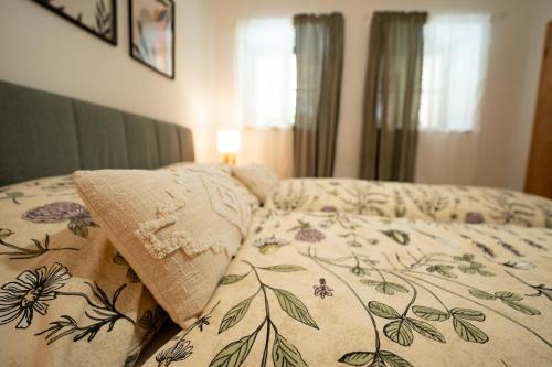 Cama o camas de una habitación en Apartmány V zahradě