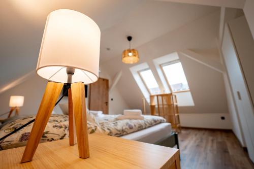 Cama o camas de una habitación en Apartmány V zahradě