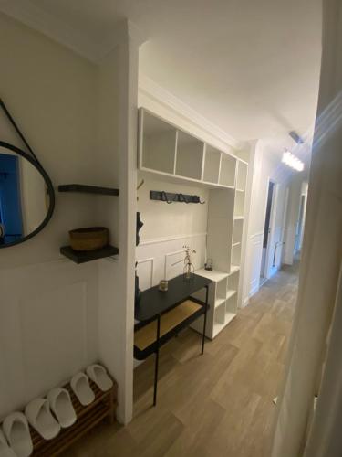 Fotografie z fotogalerie ubytování Bel appartement spacieux ,convivial de 3 chambres avec parking privé sécure v Caen
