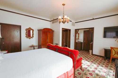 Letto o letti in una camera di Mizpah Hotel