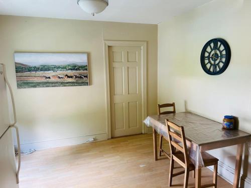 Gambar di galeri bagi Nice bedroom in Lincoln with shared bathroom 2 di Lincoln