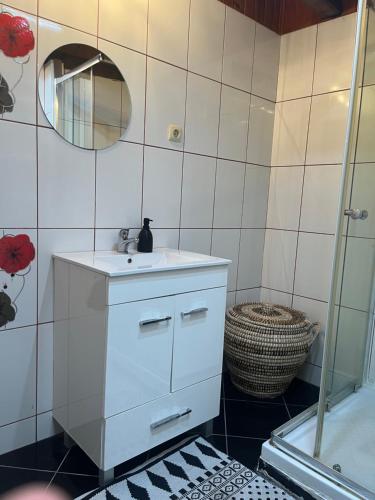 Very Charming Apartment Overlooking S Jorge Castel