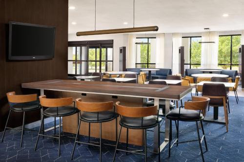 a conference room with a large table and chairs at Courtyard by Marriott Amarillo West/Medical Center in Amarillo