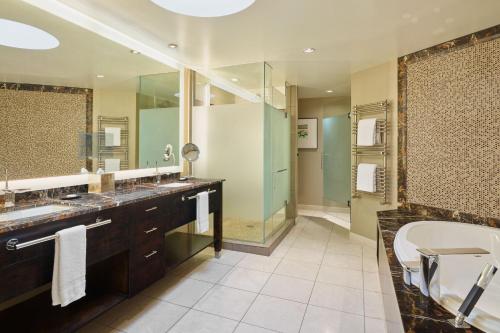 The Westin Kansas City at Crown Center Image