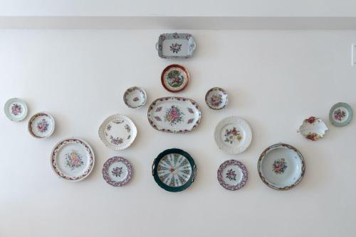a group of plates hanging on a wall at B & B L'ABBRACCIO in Agnone