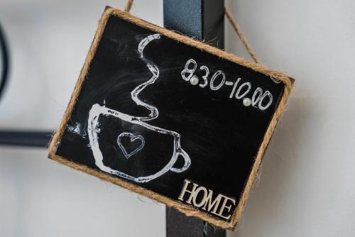 a house sign with a coffee cup on it at B & B L'ABBRACCIO in Agnone