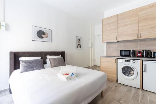 Ballu Place de Clichy Cosy Studio