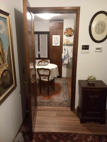 a hallway with a table and a chair in a room at La Casa del Gallo in San Daniele del Friuli