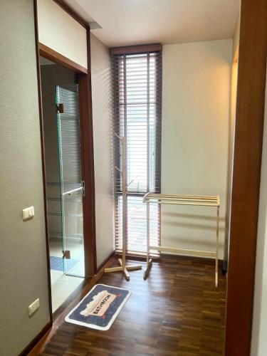 a bathroom with a glass shower and a glass door at The Oasis Ari in Bang Su