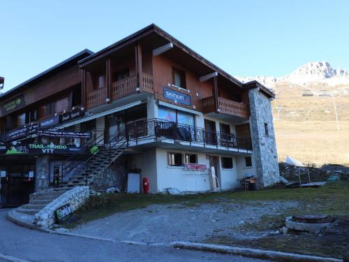 Duplex rénové 10-12 pers, skis aux pieds, cheminée, WIFI, animaux admis