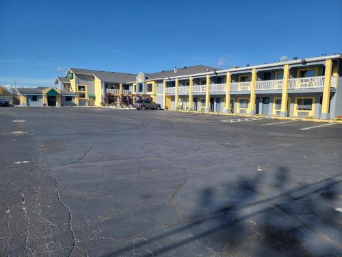 an empty parking lot in front of a hotel at Quality Inn Grand Rapids Near Downtown in Grand Rapids
