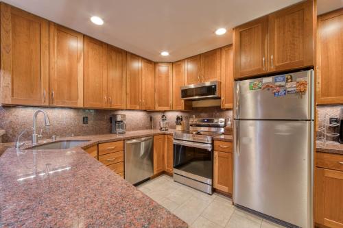 Η κουζίνα ή μικρή κουζίνα στο Carnelian Woods # 57 - 3 BR 2 BA Pet Friendly With HOA Amenities