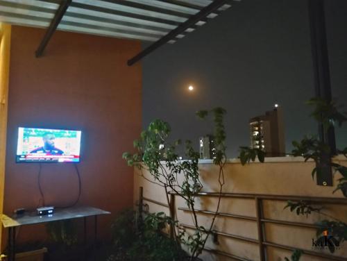 TV a/nebo společenská místnost v ubytování Hostel Central