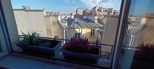 Photo de la galerie de l'établissement Heart of Saint-Germain-Des-Près - Charming & smart apartment - for 2 people, à Paris