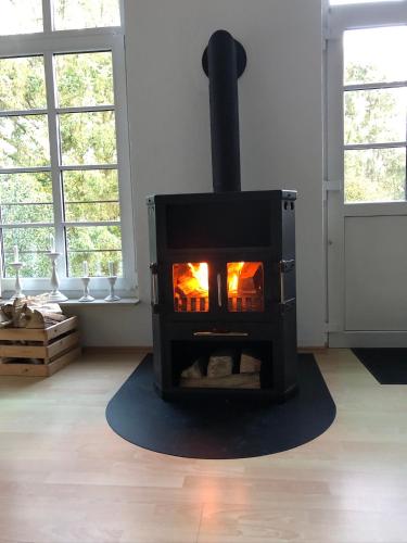a living room with a fireplace in a room at Ferienwohnung Friesenstube in Zetel