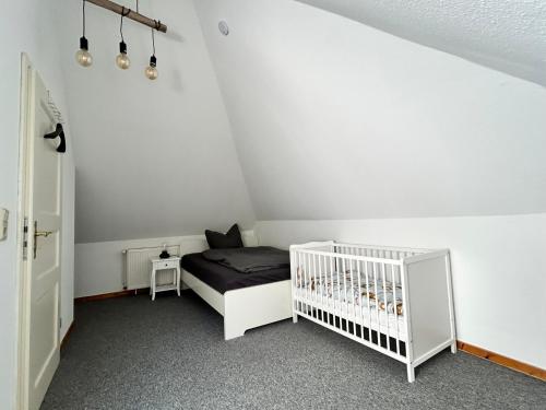 a bedroom with a crib in a room at Ferienwohnung Friesenstube in Zetel