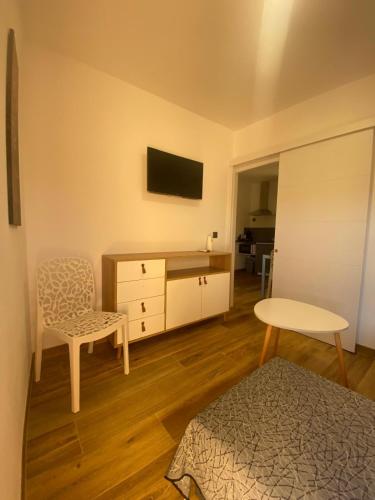 TV a/nebo společenská místnost v ubytování Apartaments Turístics LA FONTETA