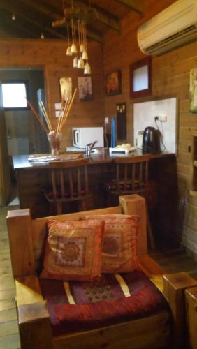 Η κουζίνα ή μικρή κουζίνα στο Ha'Bait Ba'Kfar Guesthouse