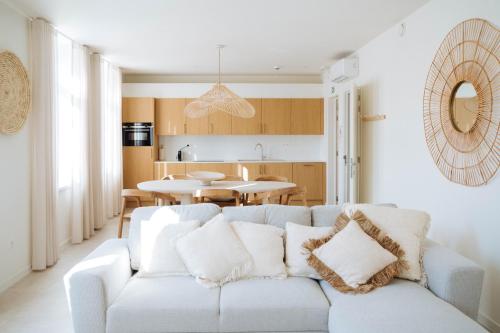a living room with a white couch and a table at Sweet Coffee Stay in Hasselt
