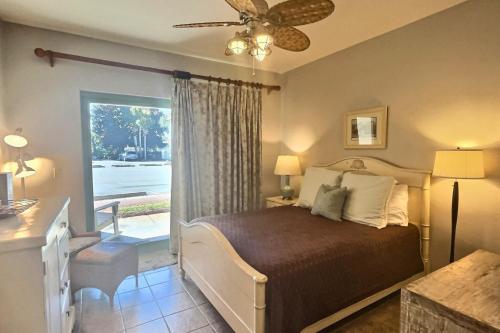 Postel nebo postele na pokoji v ubytování Seacrest West- Nestled Inn