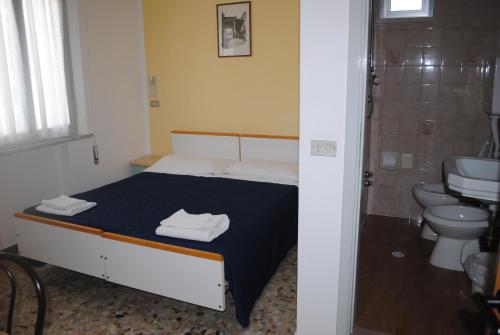 Koupelna v ubytování Hotel Pigalle