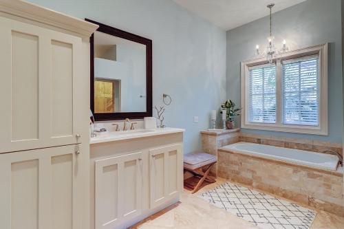 Gallery image of Outdoor Cabana - Firepit - Private Pool & Spa - Pet Friendly - 72 Baynard Cove Road in Hilton Head Island