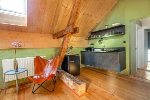 Großes City-Loft - Schwingstuhl & Sterne