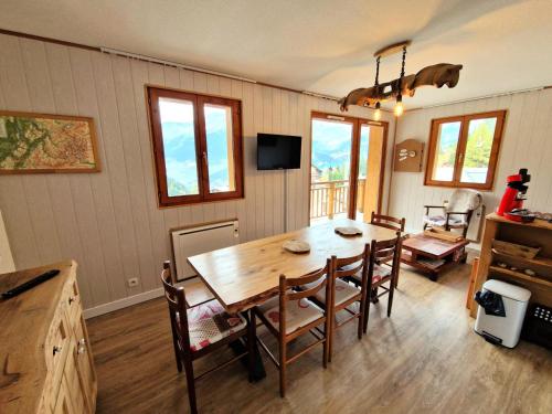 Photo de la galerie de l'établissement Les Chalets D'arrondaz - Appartement 6/8 personnes 48 m² MAE-6904, à Modane