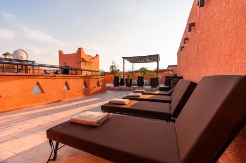 a row of benches sitting on a roof at Riad L'ECOLE in Marrakech