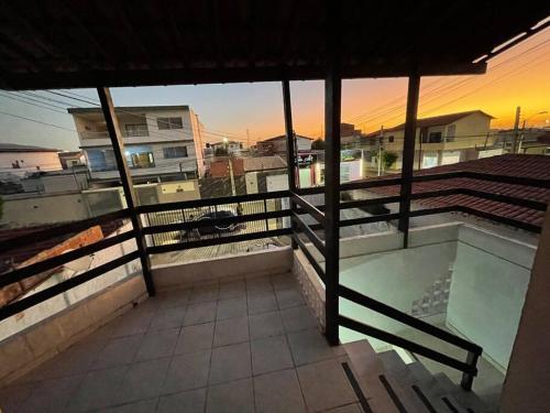 a house with a swimming pool on a balcony at Lindo APT 05 em bairro central de Petrolina em prédio familiar in Petrolina