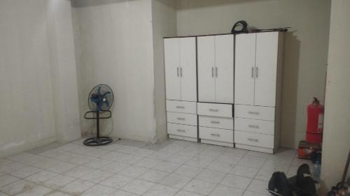 a room with a closet with a fan next to a room at Alojamiento Parque 38 in Talara