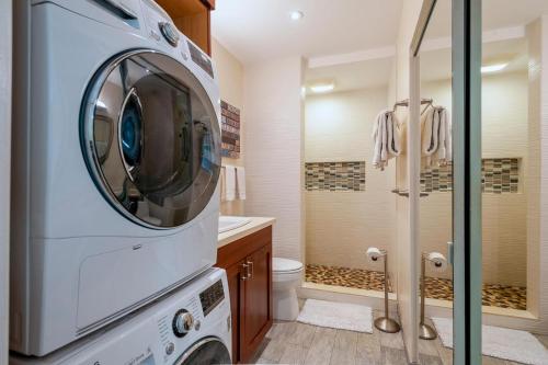 a laundry room with a washer and dryer at Paniolo 210B in Princeville