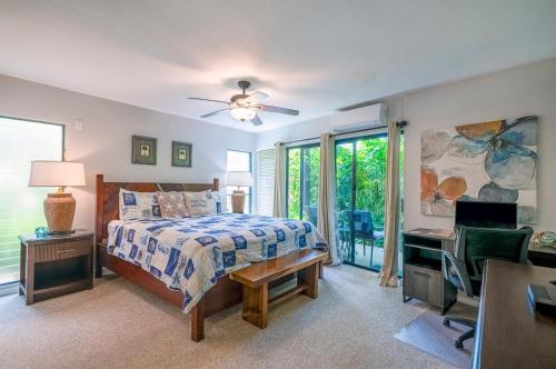 a bedroom with a bed and a desk with a computer at Mauna Kai 5A in Princeville