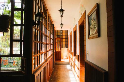 a hallway of a house with windows and a hallwayngth at Apart Hotel Loma Chica Quito in Quito