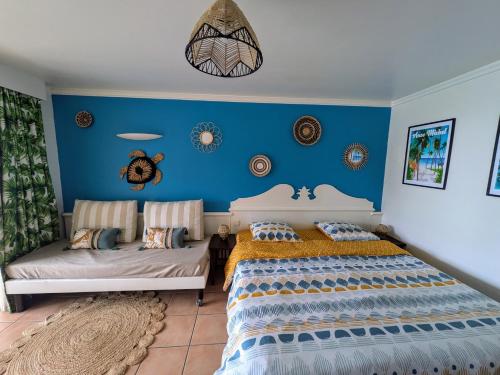 Ένα ή περισσότερα κρεβάτια σε δωμάτιο στο Ti'Karaïb Appartement Vue Mer