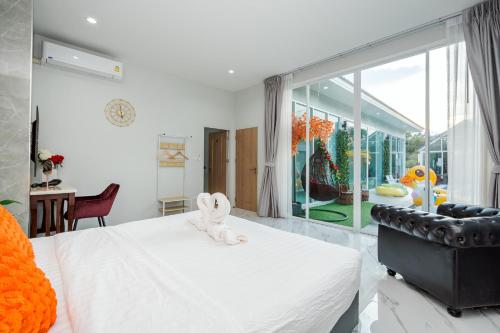 Postel nebo postele na pokoji v ubytování Love Here Poolvilla หัวหิน