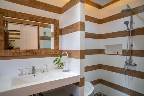 Koupelna v ubytování Tropical Season Villa Resort