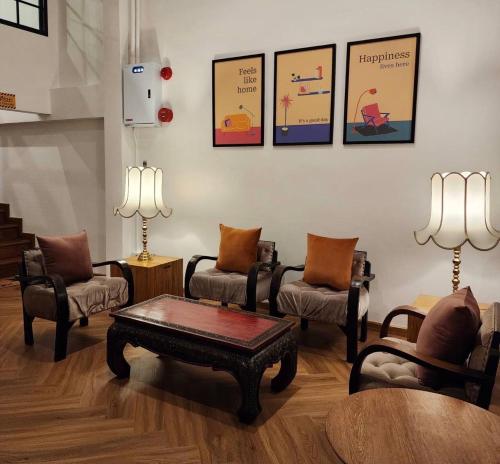 Uma área de estar em Sleep Walker Poshtel