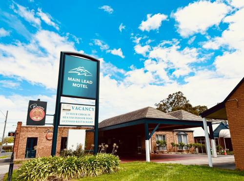 a sign in front of a main level motel at Main Lead Ballarat Motel in Ballarat