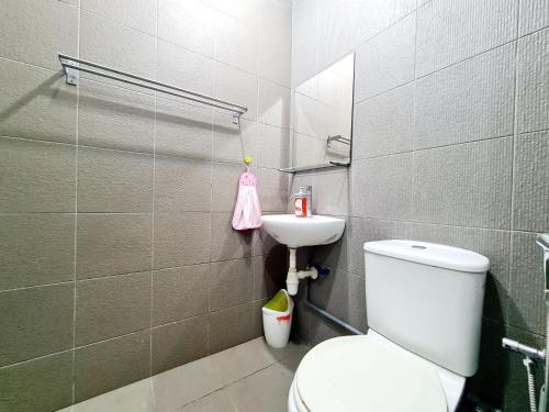 a bathroom with a toilet and a sink at First Subang Courtyard SS15 Subang Jaya Subang Parade Nu Empire Subang Taylors Campus SJMC in Subang Jaya