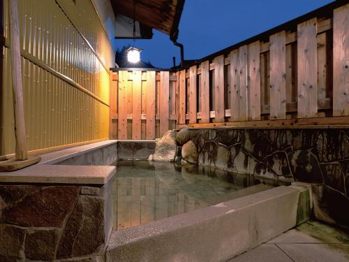 Piscina di J-Hoppers Kumano Yunomine Guesthouse o nelle vicinanze